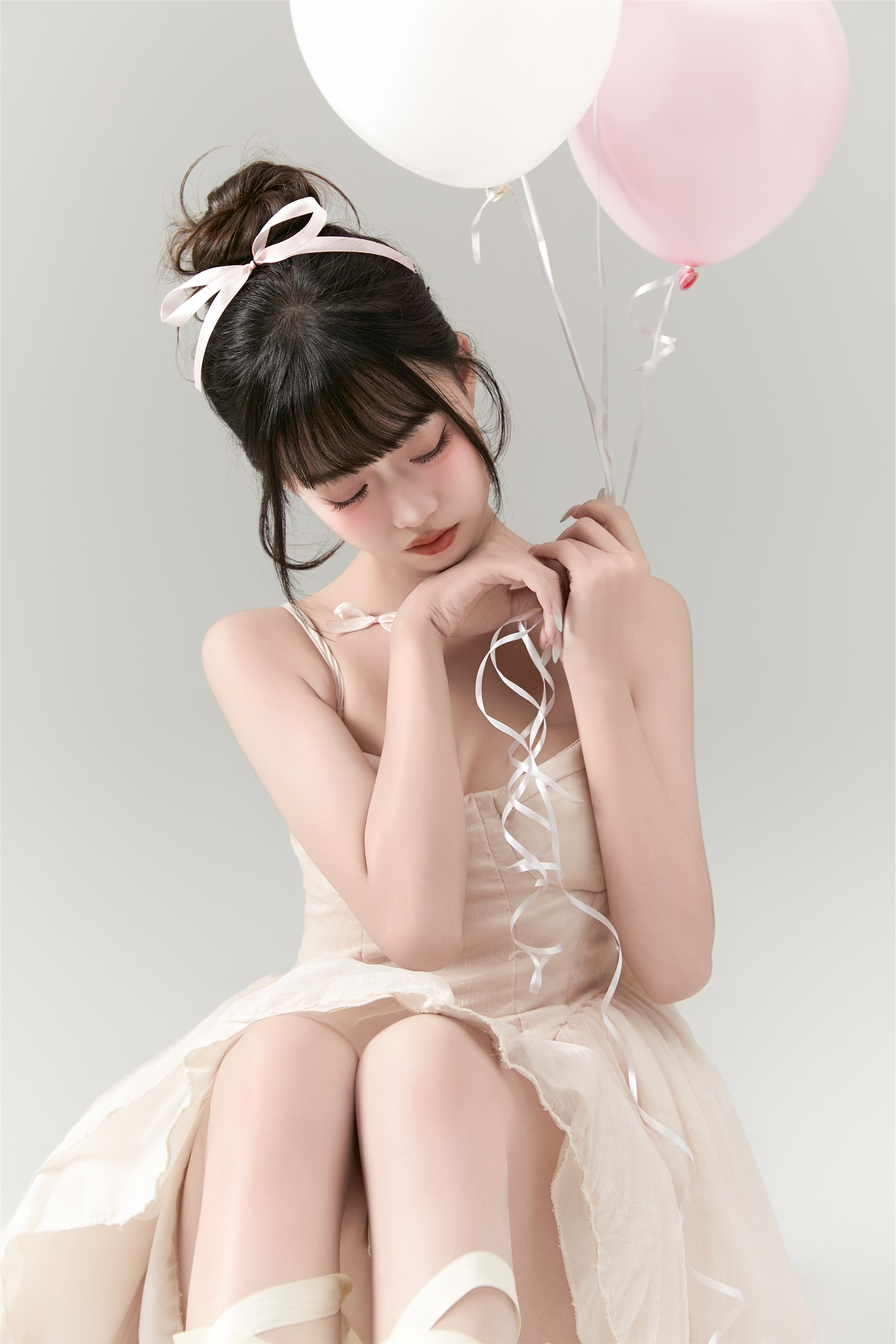 YITUYU艺图语 2025.01.01 芭蕾少女生日写真 菠萝包